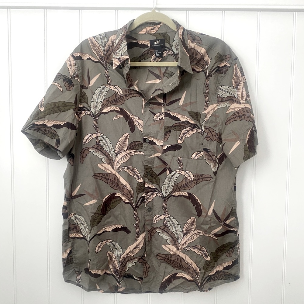 H&M Short Sleeve Tropical Button Down, Size L